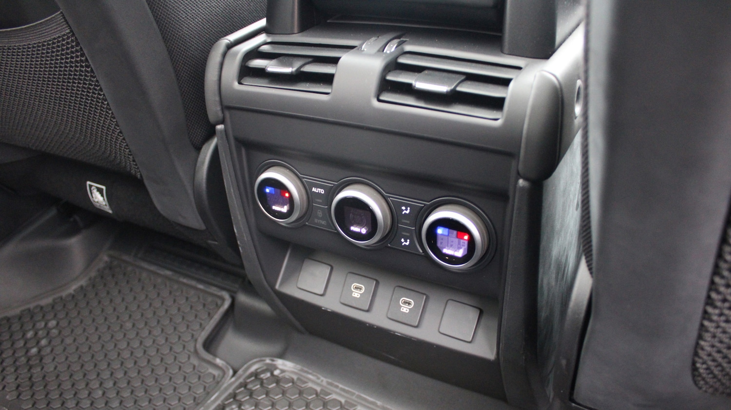 Used Land Rover Defender 2025 for sale - 76372376: Photo 18