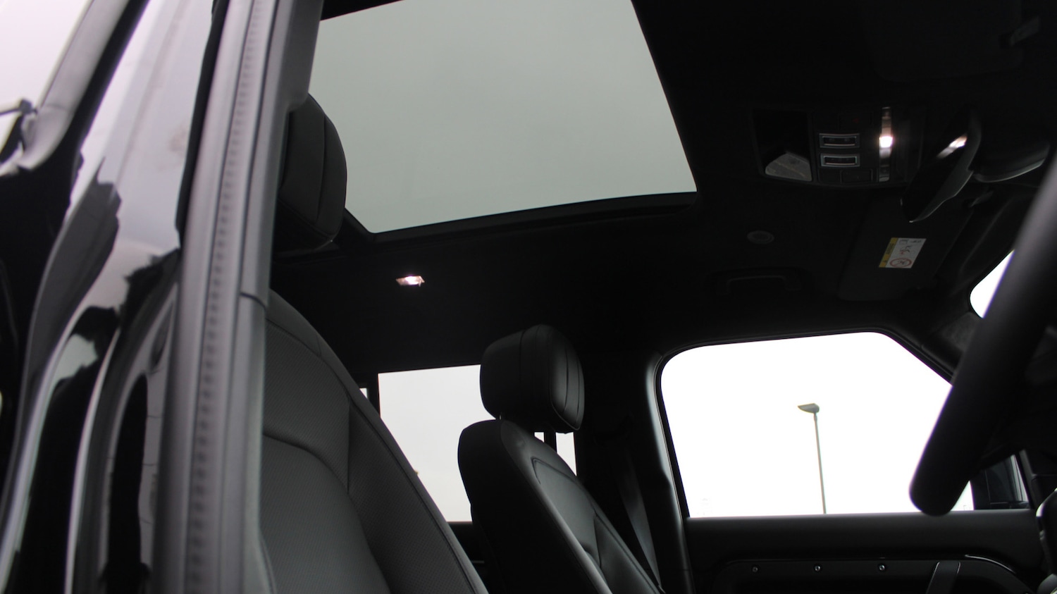 Used Land Rover Defender 2025 for sale - 76372376: Photo 21