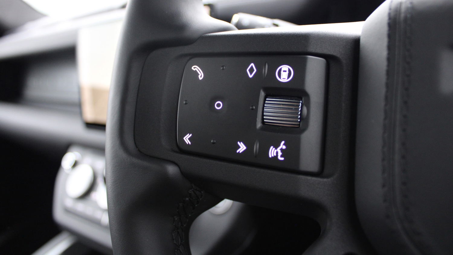 Used Land Rover Defender 2025 for sale - 76372376: Photo 24