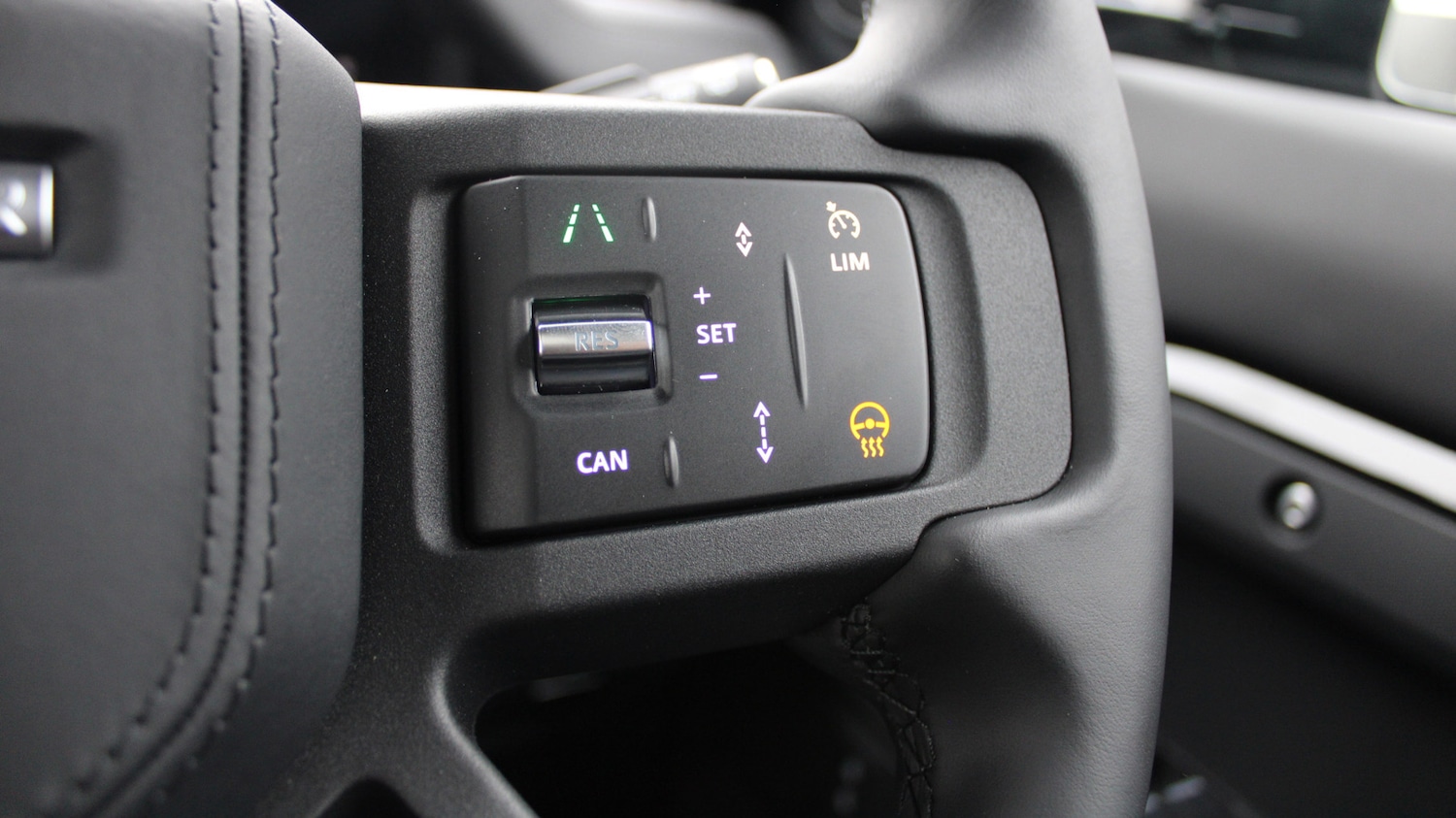 Used Land Rover Defender 2025 for sale - 76372376: Photo 25
