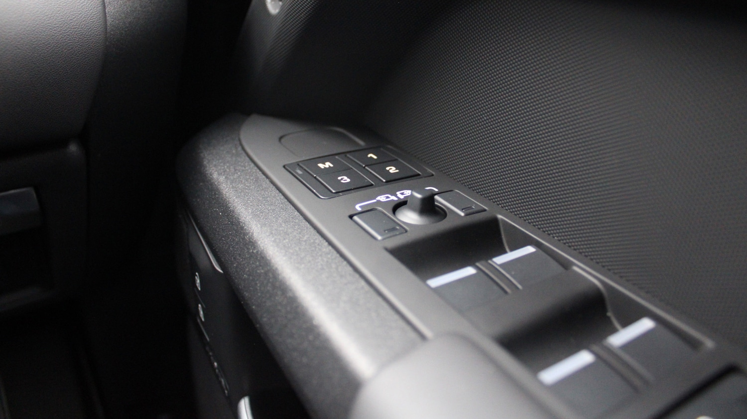 Used Land Rover Defender 2025 for sale - 76372376: Photo 27