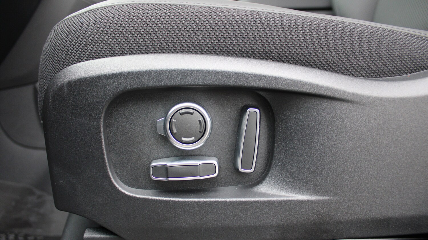 Used Land Rover Defender 2025 for sale - 76372376: Photo 34
