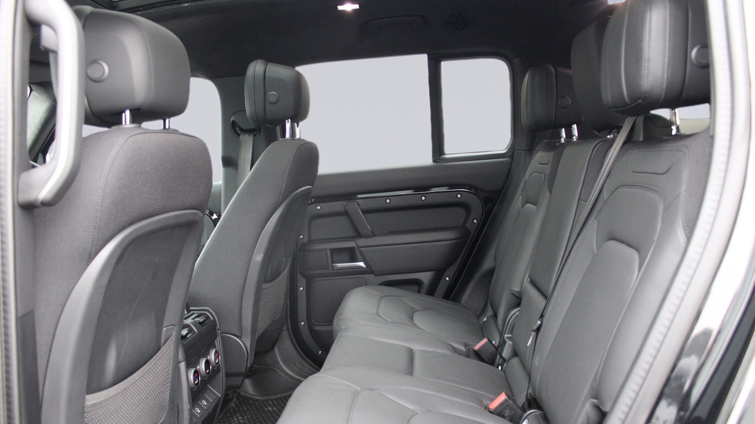 Used Land Rover Defender 2025 for sale - 76372376: Photo 4