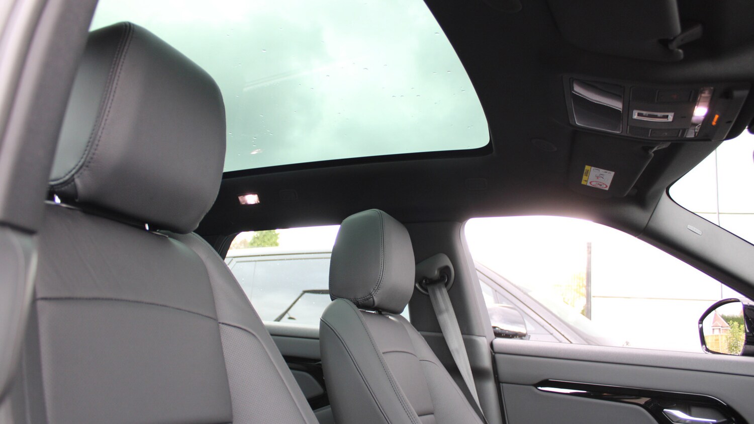 Used Land Rover Range Rover Evoque 2025 for sale - 76563204: Photo 31