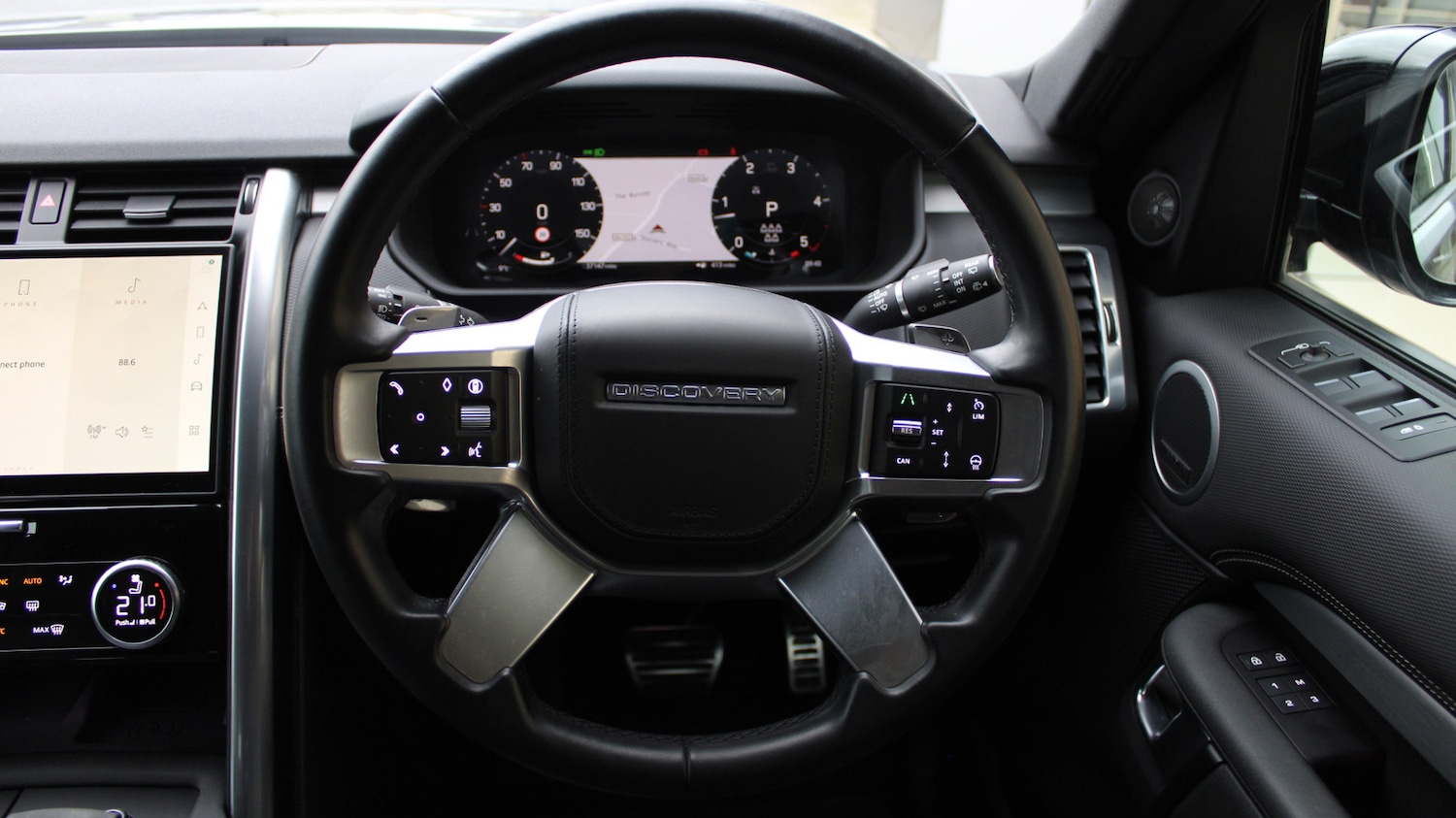 Used Land Rover Discovery 2024 for sale - 76635392: Photo 15