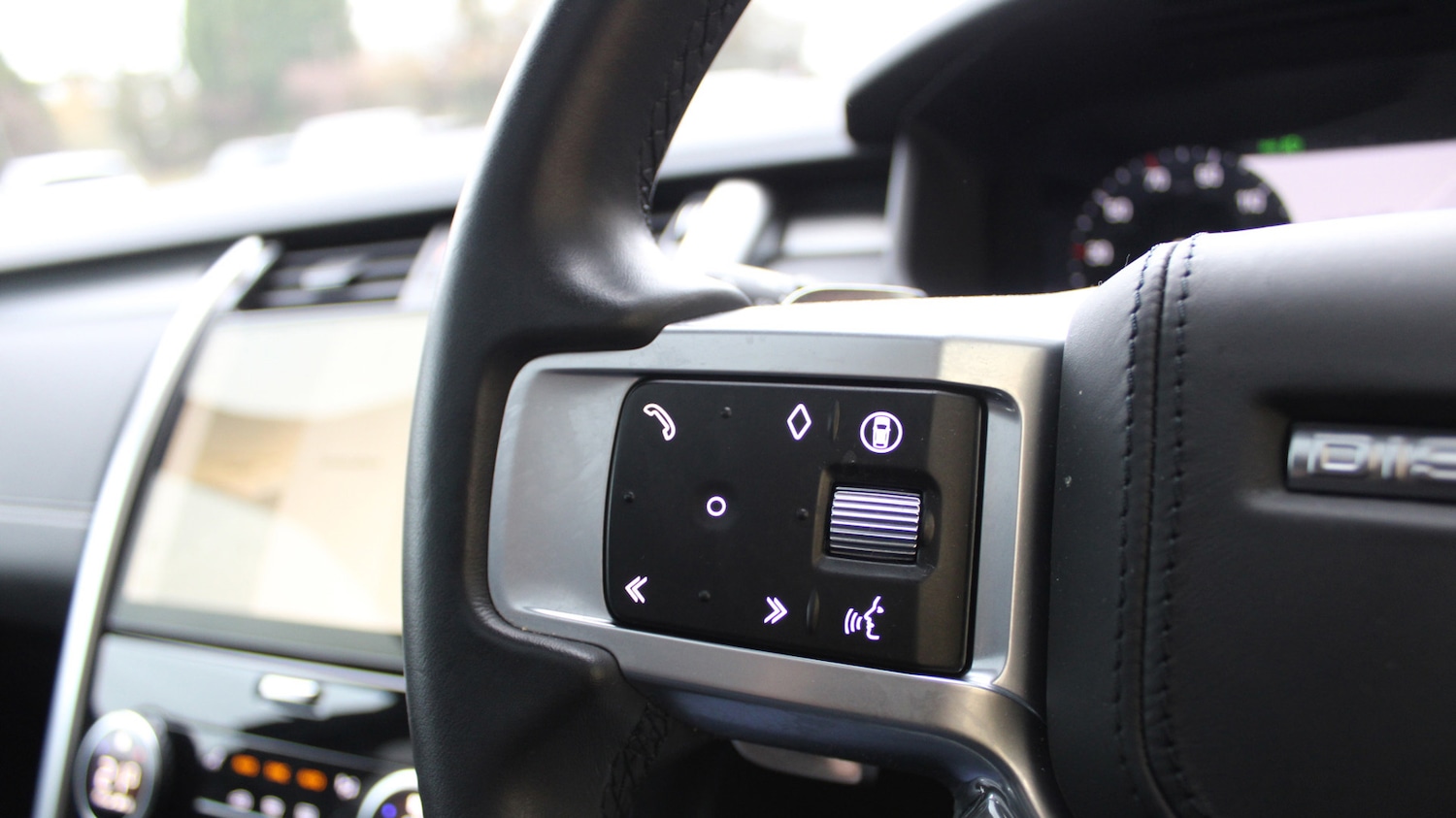 Used Land Rover Discovery 2024 for sale - 76635392: Photo 22