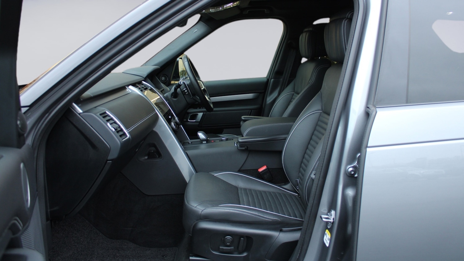 Used Land Rover Discovery 2024 for sale - 76635392: Photo 3