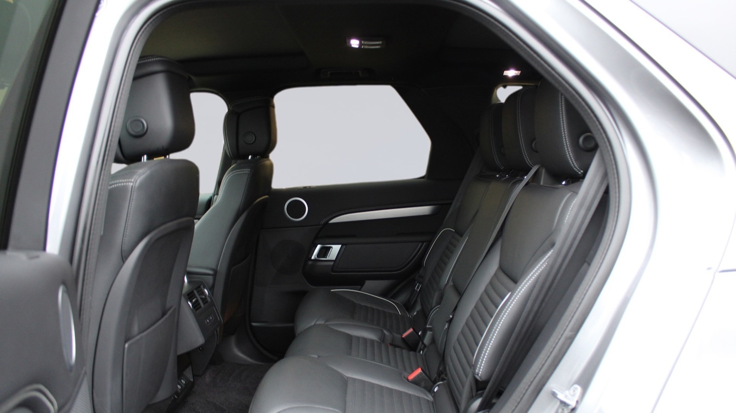 Used Land Rover Discovery 2024 for sale - 76635392: Photo 4