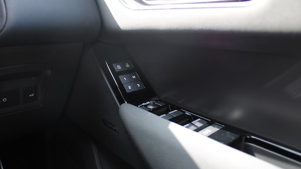 Used Land Rover Range Rover Velar 2025 for sale - 74612438: Photo 27