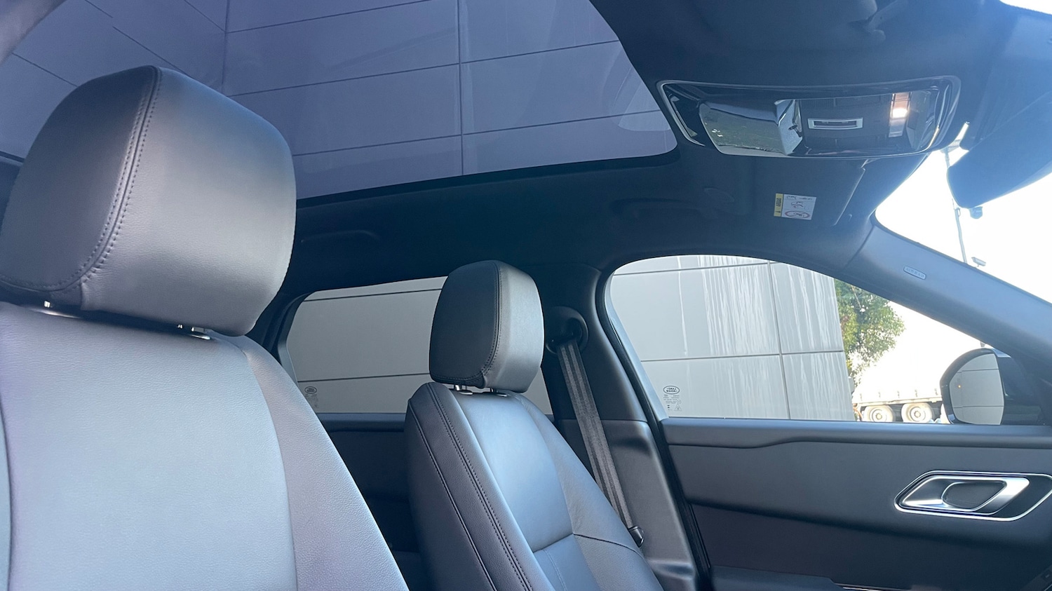 Used Land Rover Range Rover Velar 2025 for sale - 76837675: Photo 21