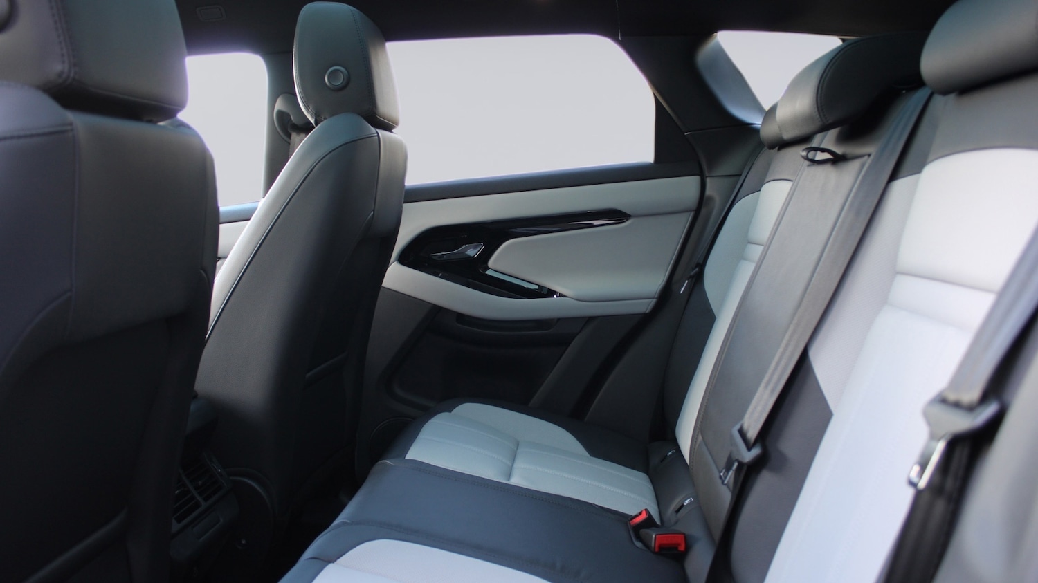 Used Land Rover Range Rover Evoque 2025 for sale - 76139716: Photo 4