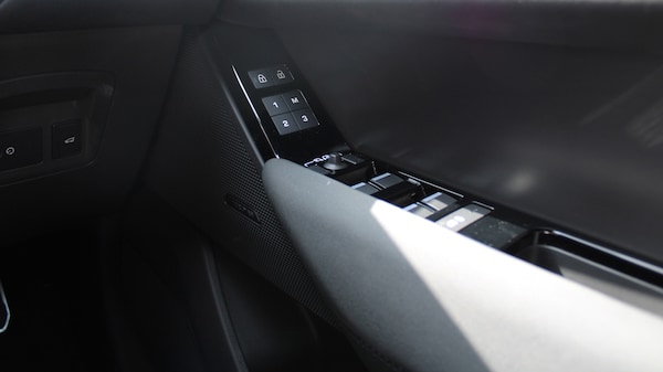 Used Land Rover Range Rover Velar 2025 for sale - 74612415: Photo 31