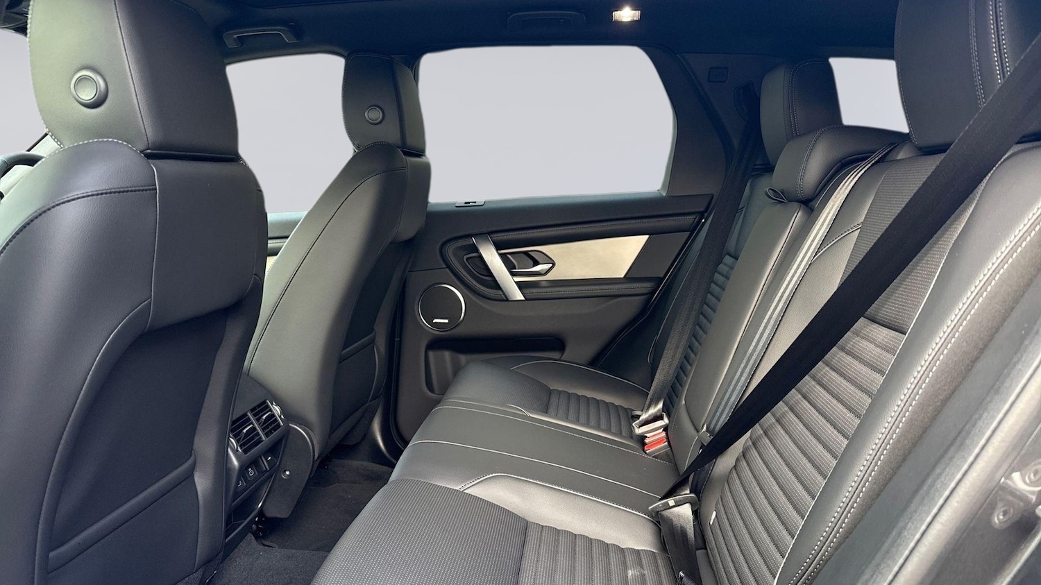 Used Land Rover Discovery Sport 2025 for sale - 76837678: Photo 4