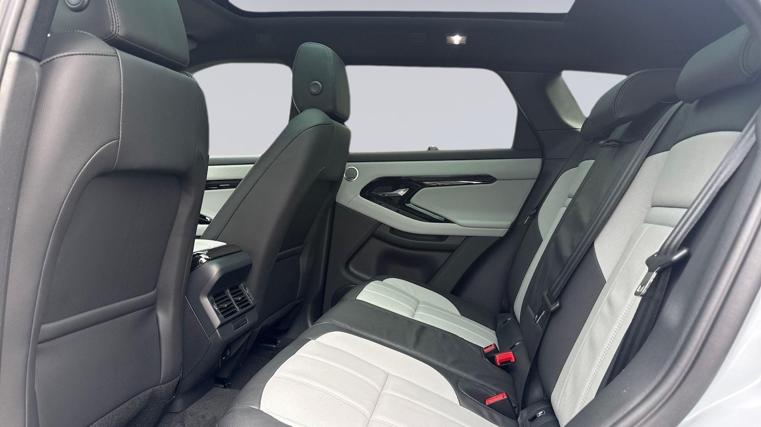 Used Land Rover Range Rover Evoque 2026 for sale - 78128759: Photo 4