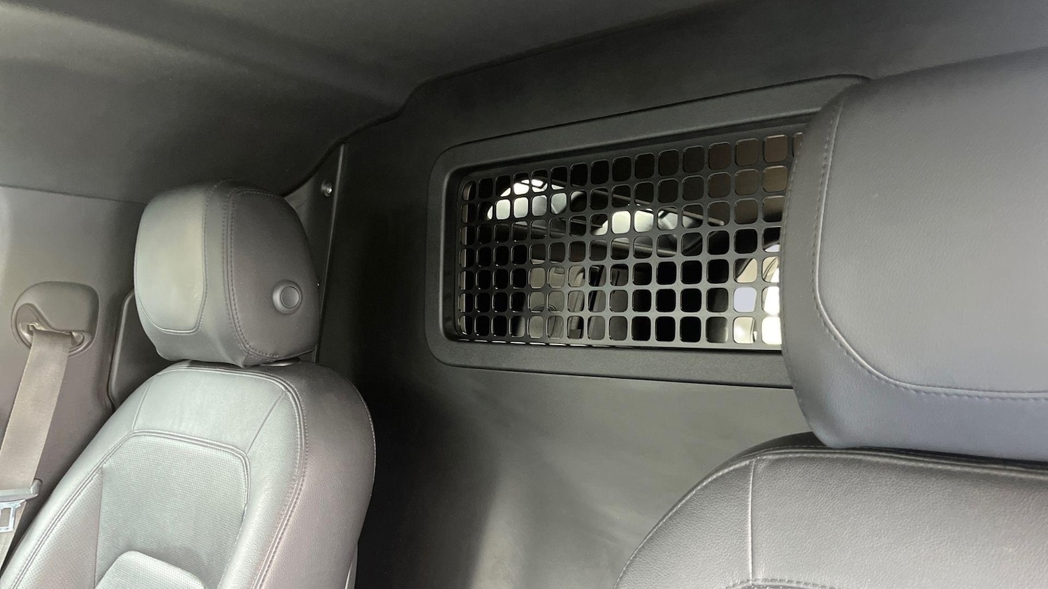 Used Land Rover Defender 2023 for sale - 76837650: Photo 4