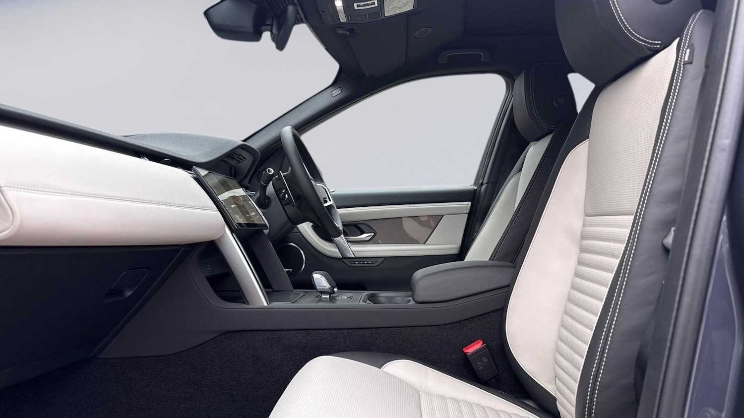 Used Land Rover Discovery Sport 2026 for sale - 77292924: Photo 3