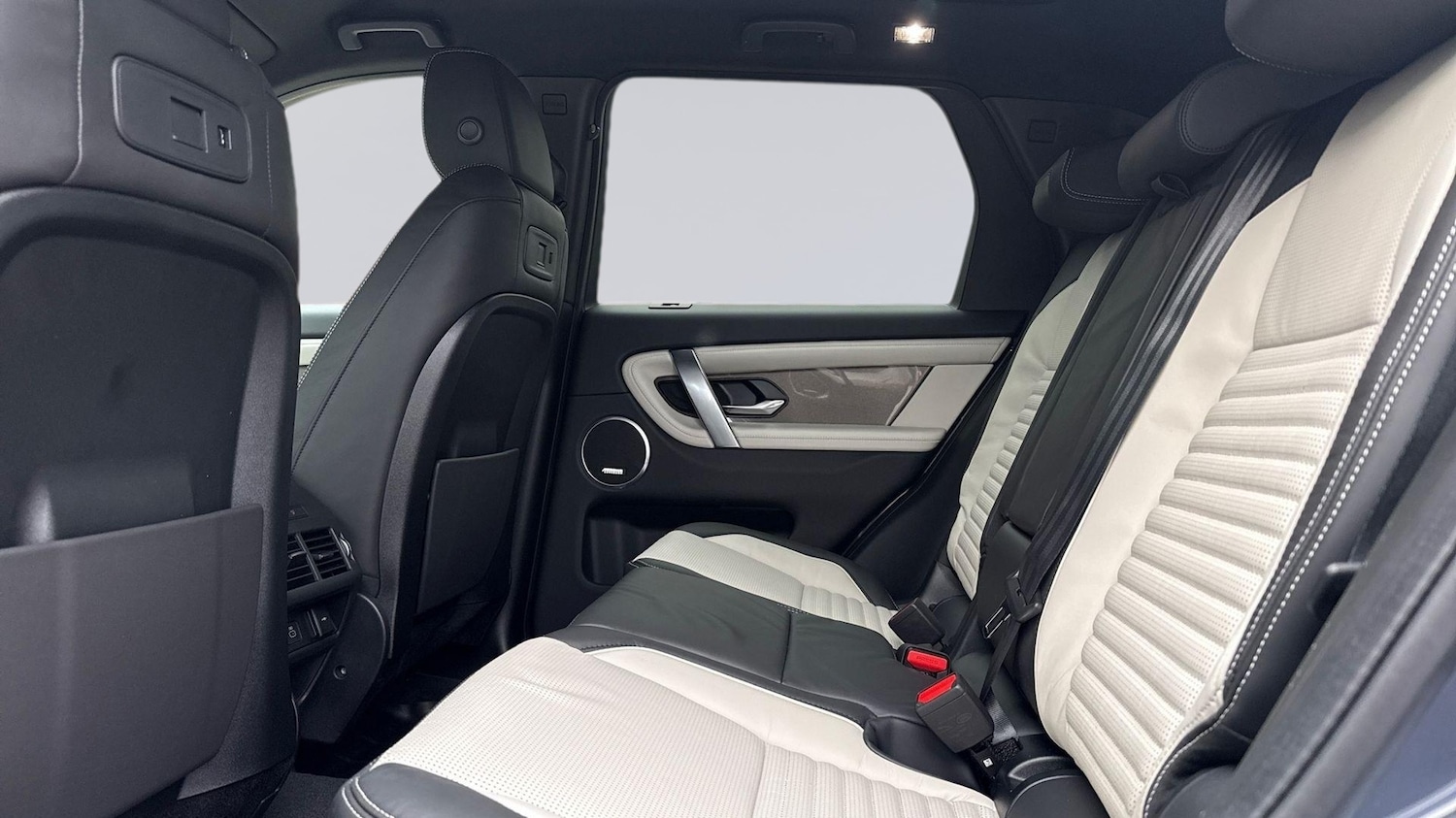 Used Land Rover Discovery Sport 2026 for sale - 77292924: Photo 4