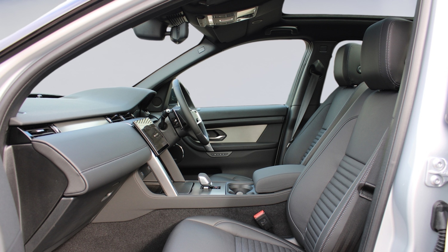 Used Land Rover Discovery Sport 2025 for sale - 76372382: Photo 3