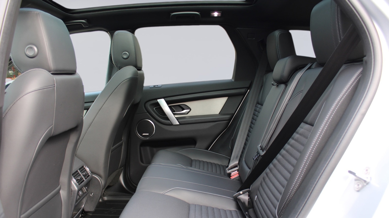 Used Land Rover Discovery Sport 2025 for sale - 76372382: Photo 4