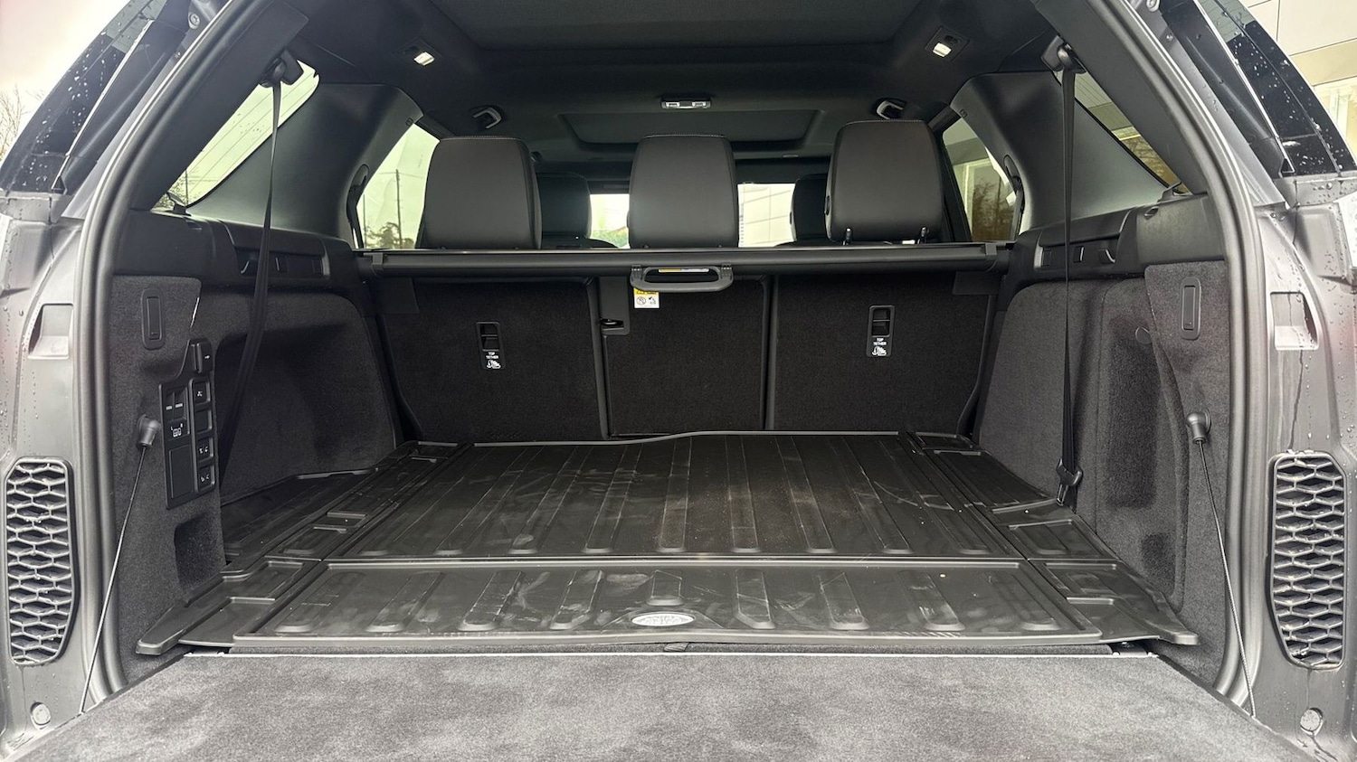 Used Land Rover Discovery 2026 for sale - 78102467: Photo 10