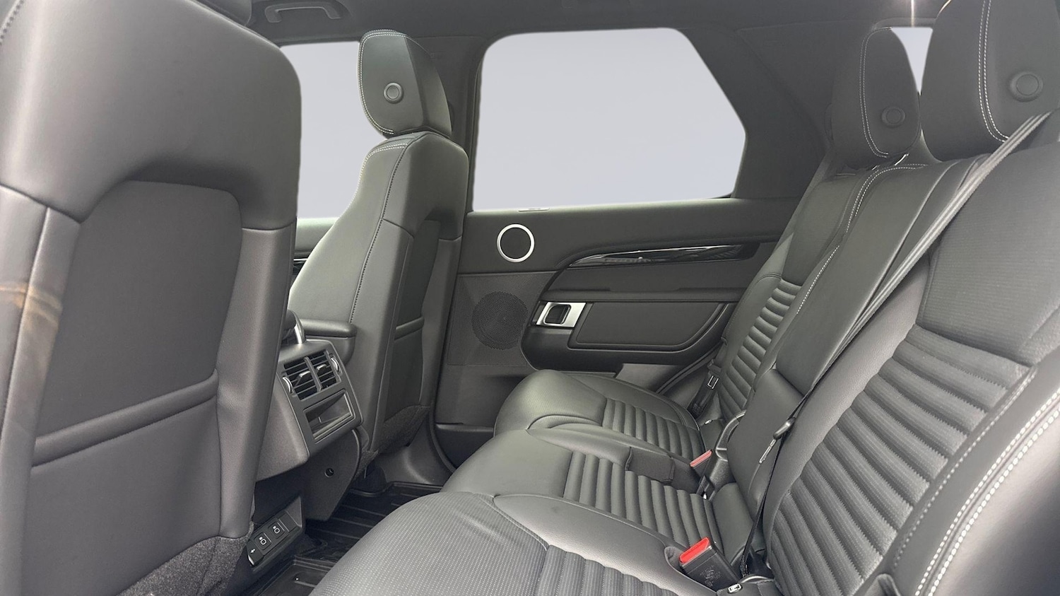 Used Land Rover Discovery 2026 for sale - 78102467: Photo 4