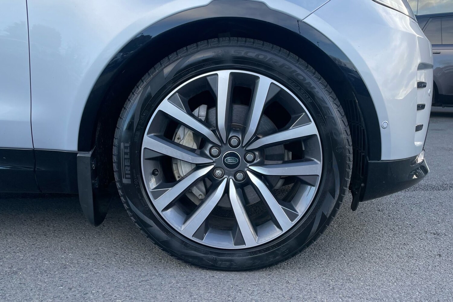 Used Land Rover Discovery 2023 for sale - 77926887: Photo 8