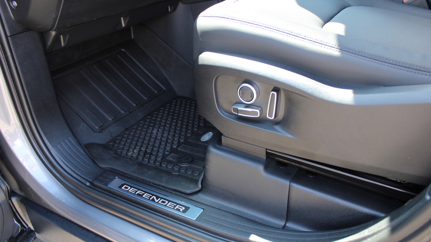 Used Land Rover Defender 2025 for sale - 76338425: Photo 32