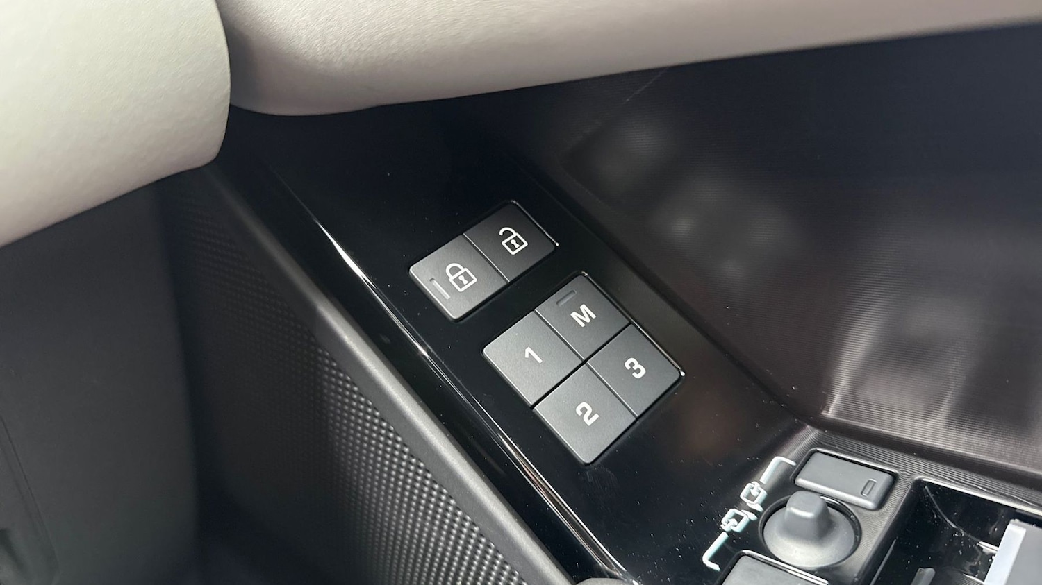 Used Land Rover Range Rover Velar 2026 for sale - 78102512: Photo 25