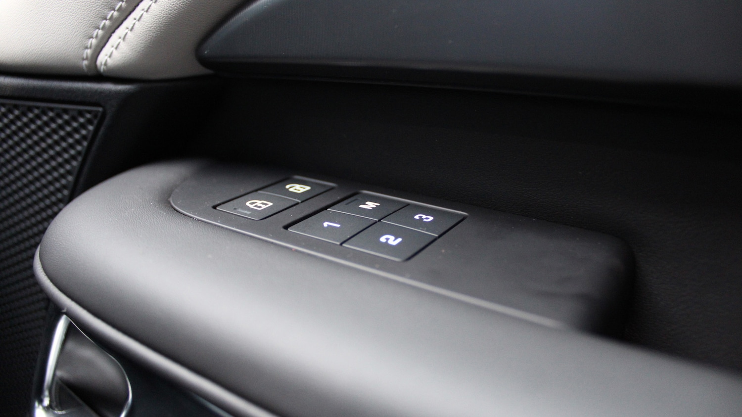 Used Land Rover Discovery 2025 for sale - 76372399: Photo 25