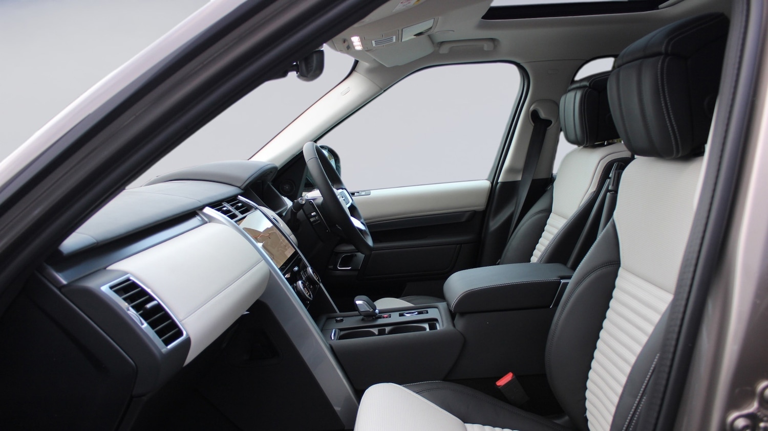 Used Land Rover Discovery 2025 for sale - 76372399: Photo 3