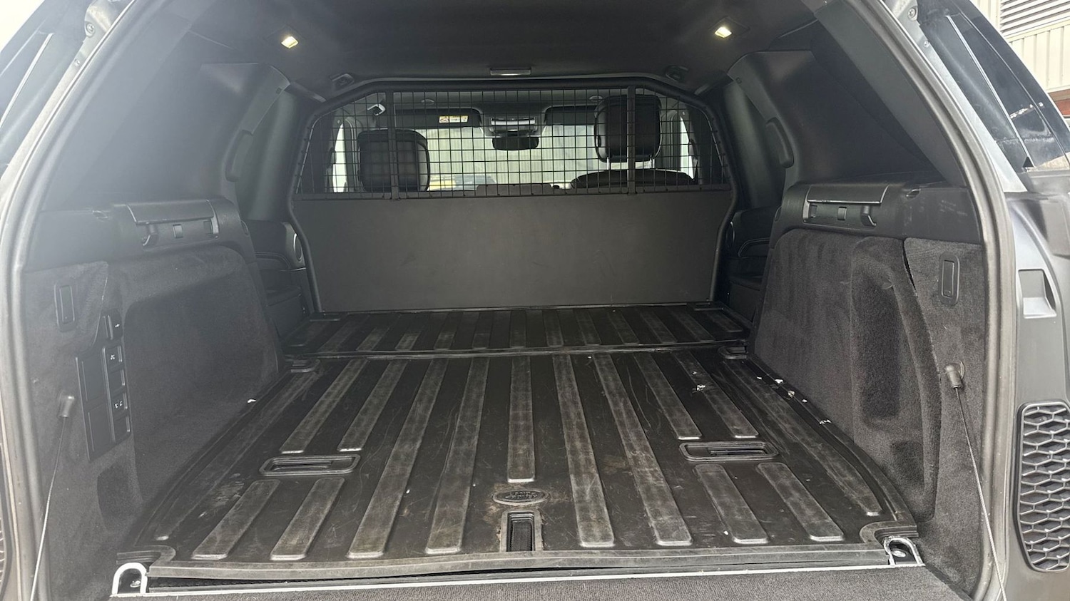 Used Land Rover Discovery 2023 for sale - 77321331: Photo 10