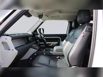 Used Land Rover Defender 2023 for sale - 75610309: Photo