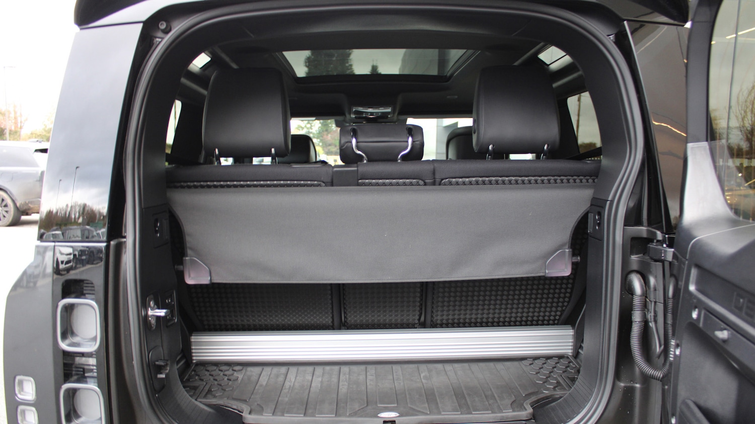 Used Land Rover Defender 2023 for sale - 76716725: Photo 10