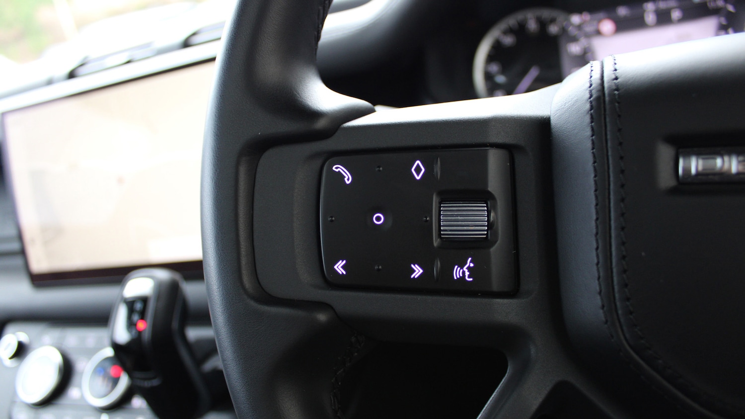 Used Land Rover Defender 2023 for sale - 76716725: Photo 21