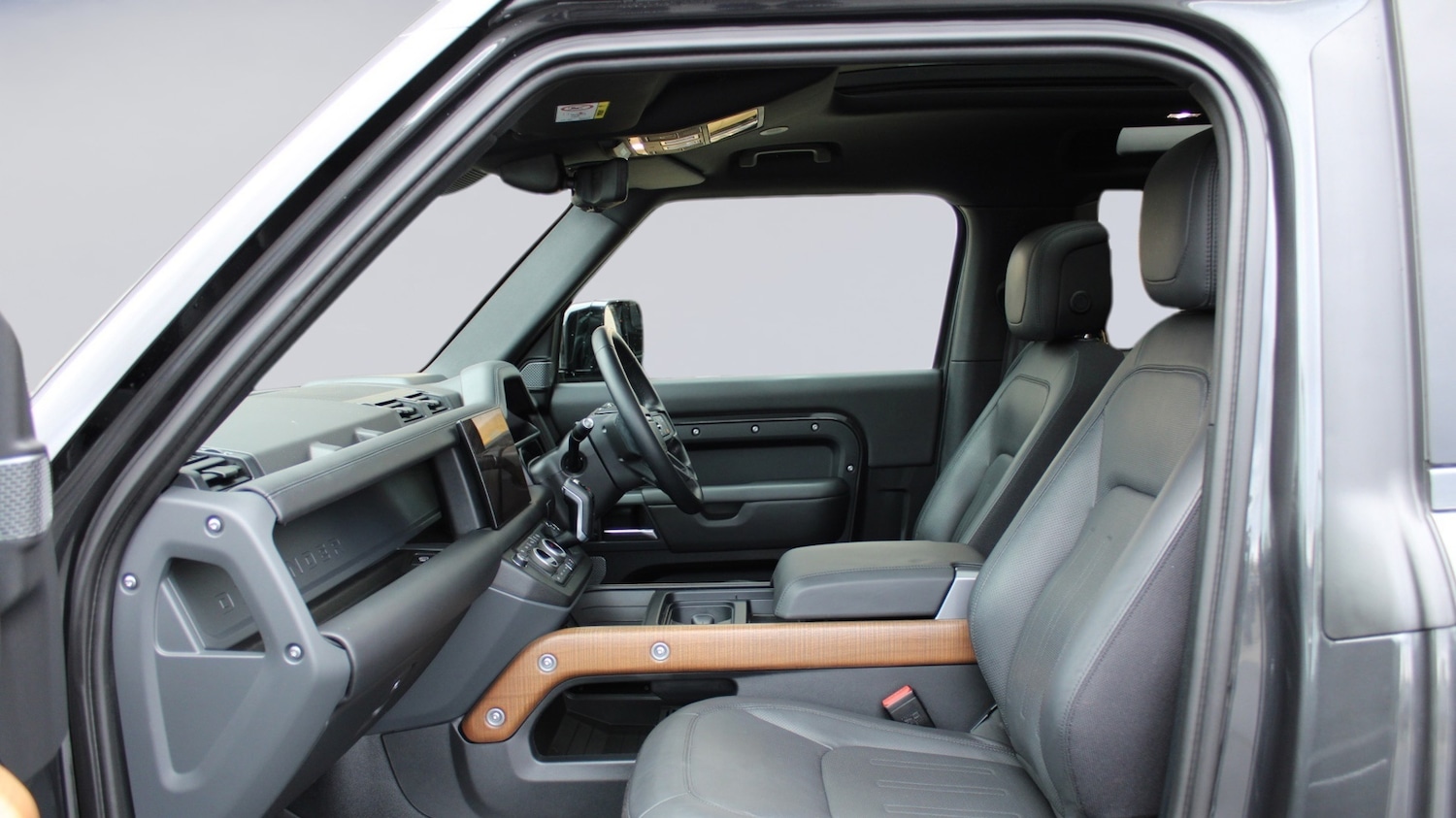 Used Land Rover Defender 2023 for sale - 76716725: Photo 3