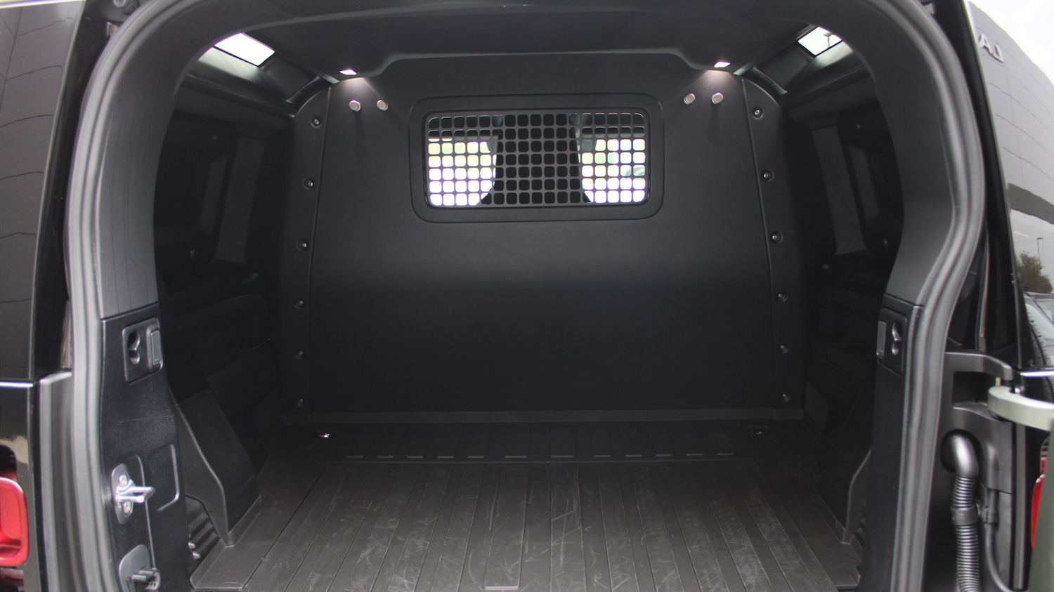 Used Land Rover Defender 90 2025 for sale - 76095640: Photo 10