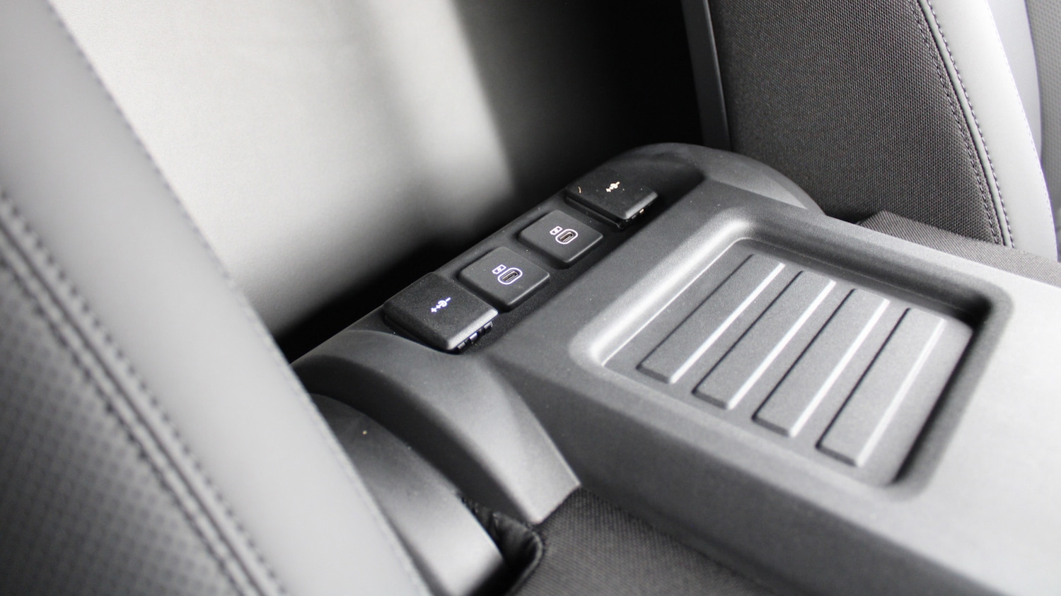 Used Land Rover Defender 90 2025 for sale - 76095640: Photo 17