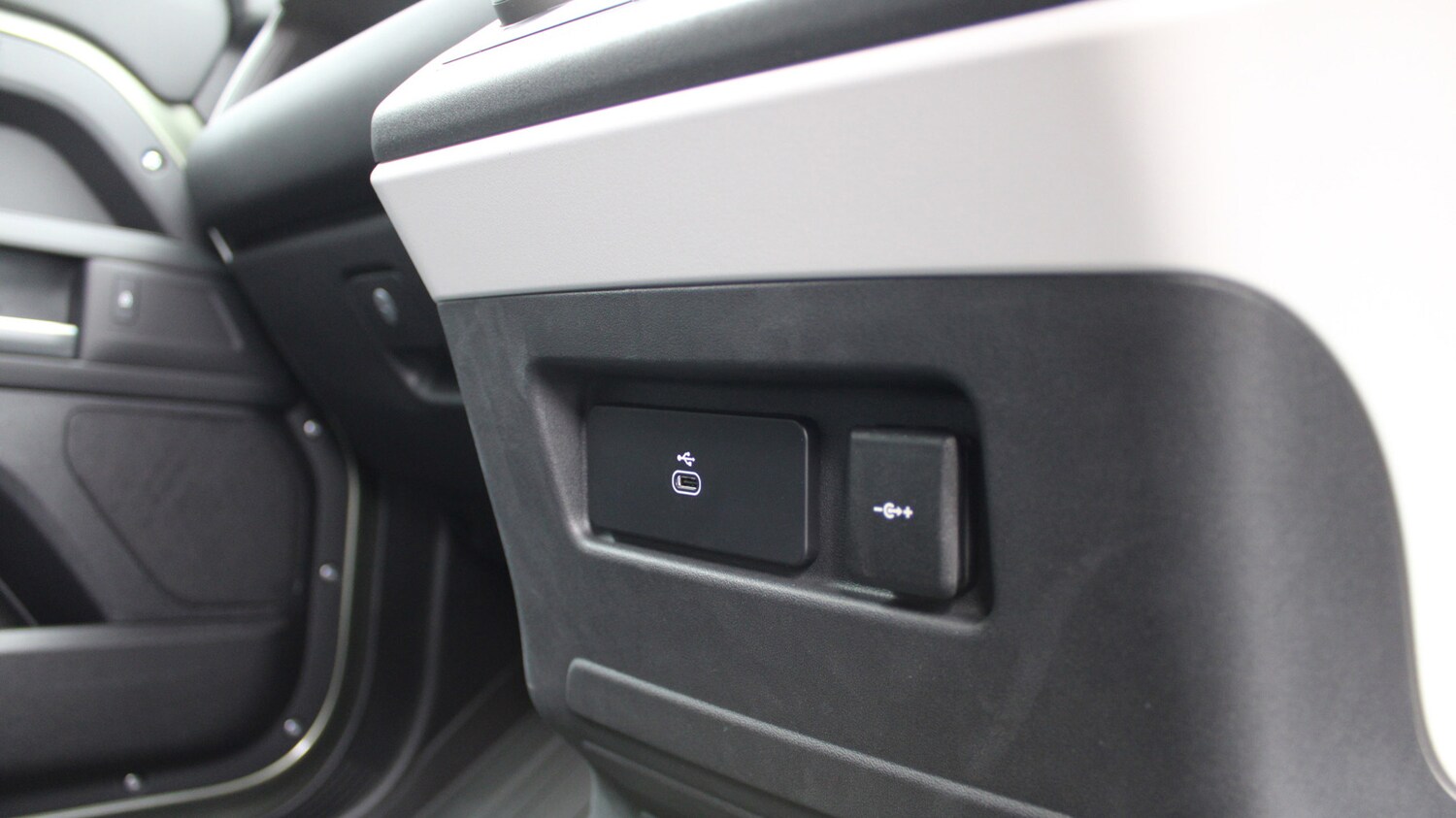 Used Land Rover Defender 90 2025 for sale - 76095640: Photo 20