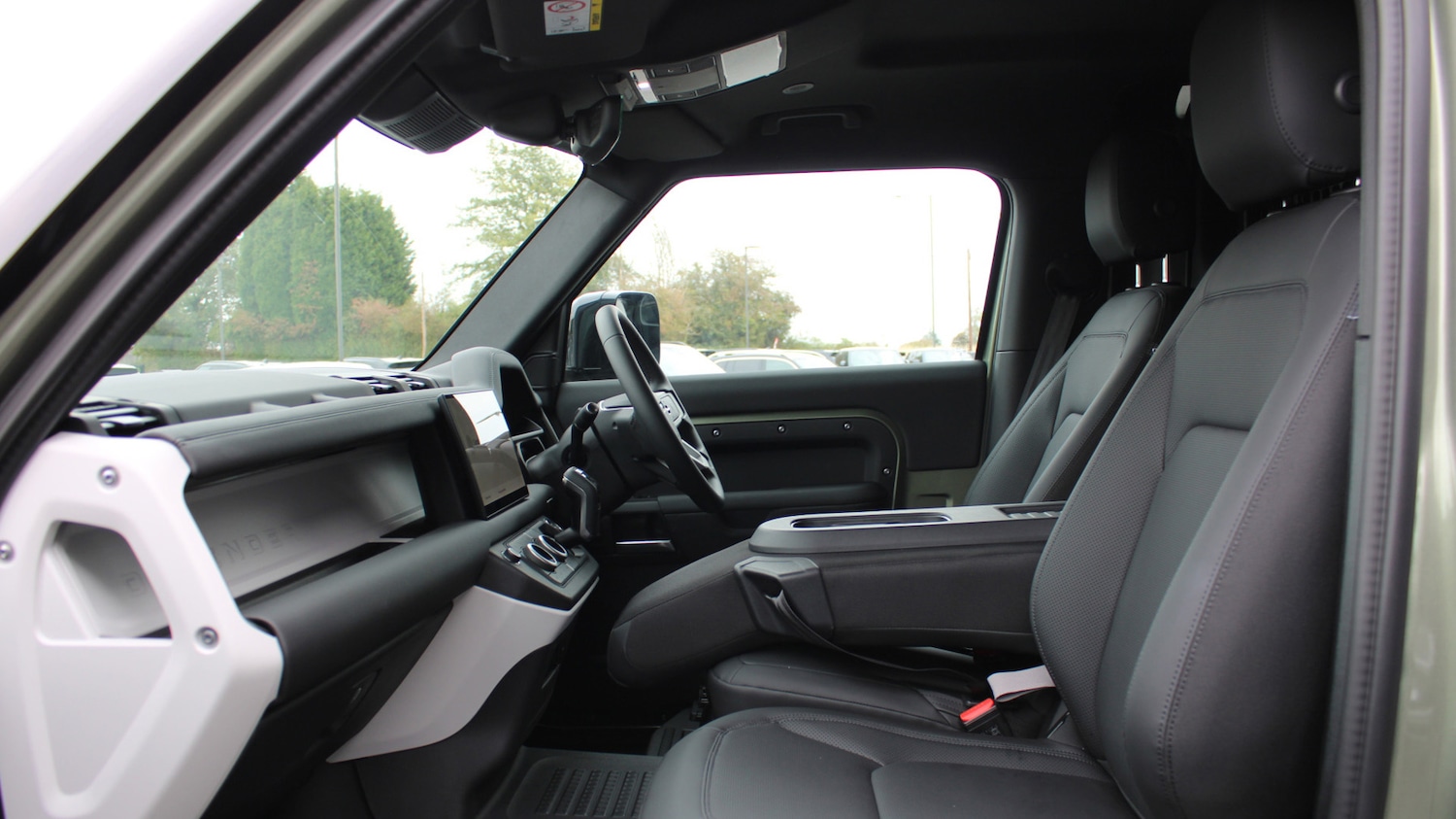 Used Land Rover Defender 90 2025 for sale - 76095640: Photo 31