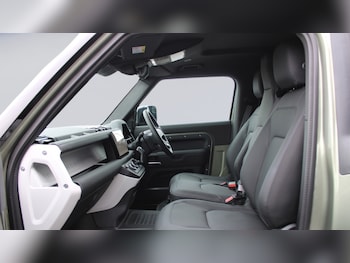 Used Land Rover Defender 90 2025 for sale - 76095640: Photo