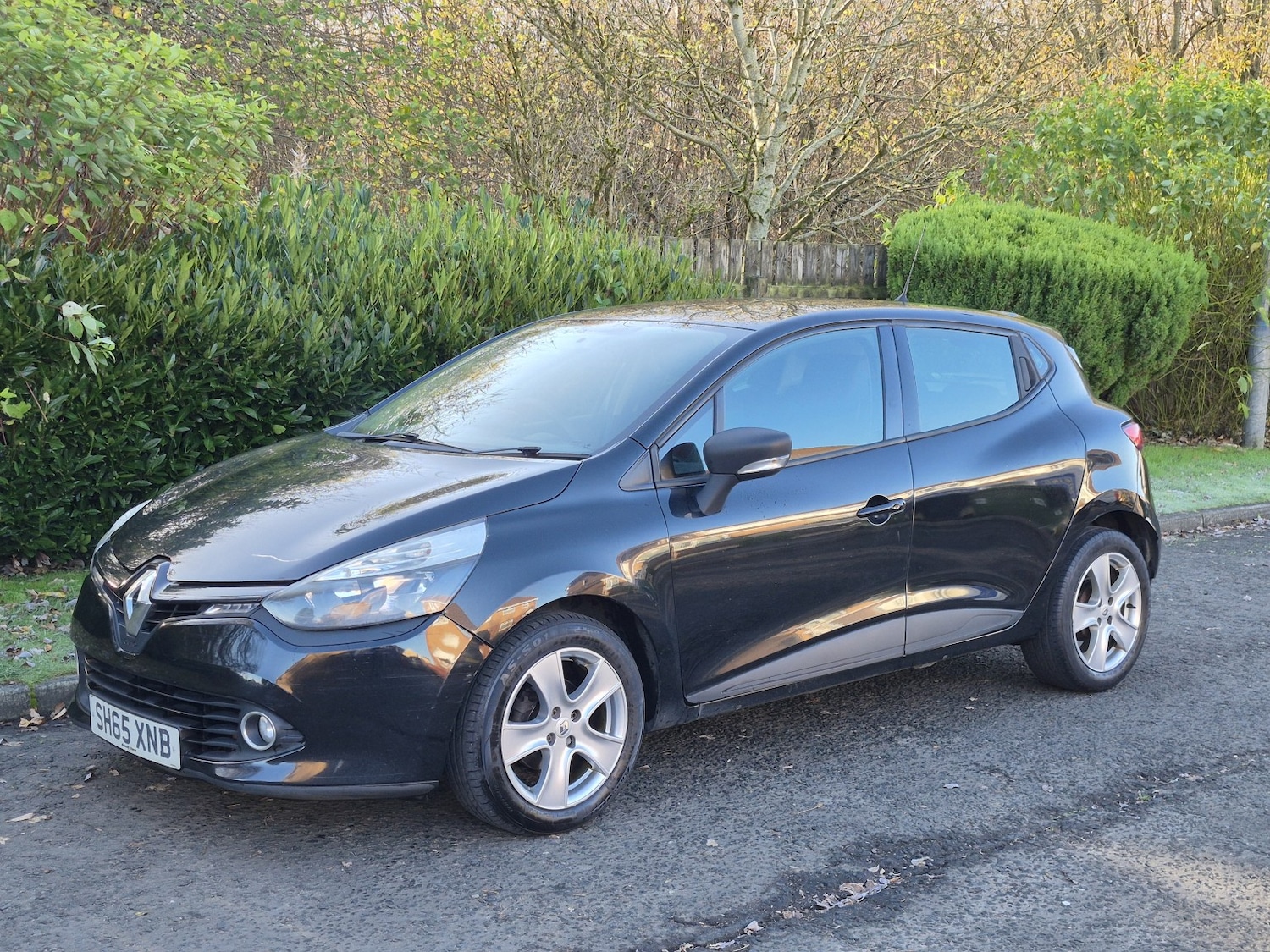 Used Renault Clio 2015 for sale - 76596540: Photo 2