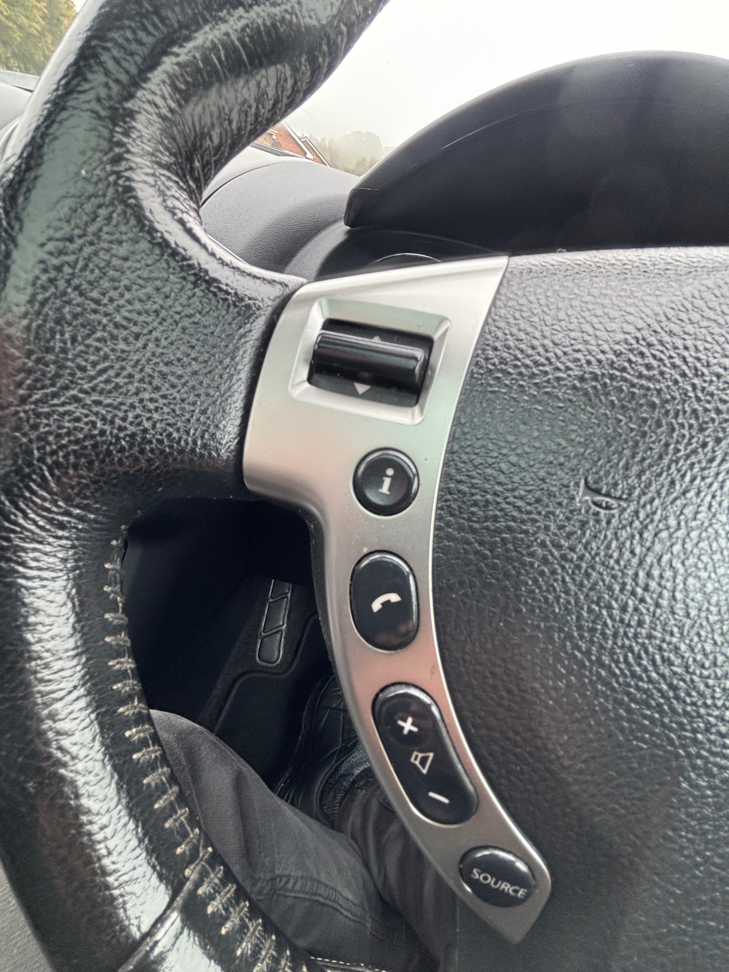 Used Nissan Qashqai 2010 for sale - 76255106: Photo 41