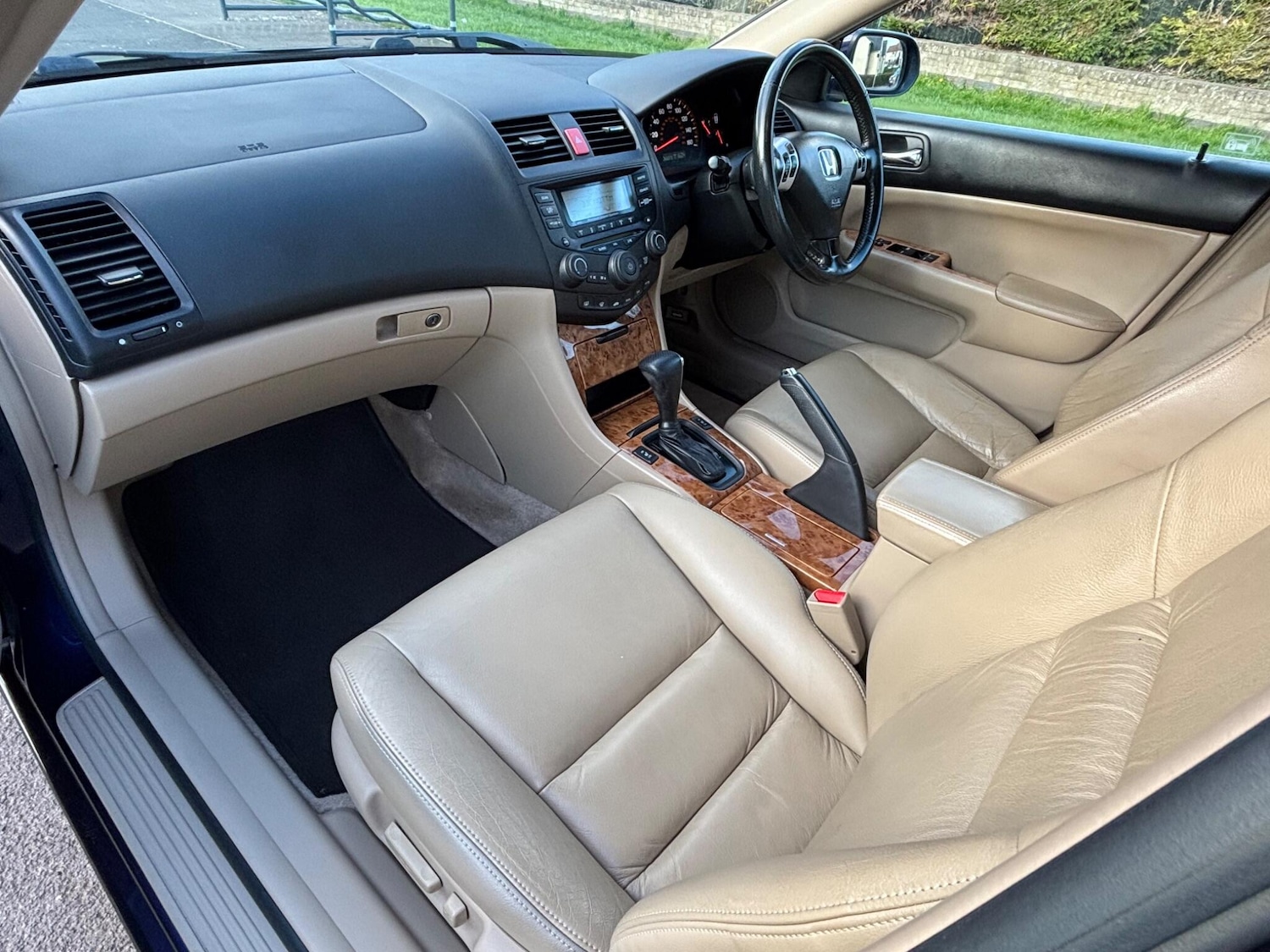 Used Honda Accord 2004 for sale - 78205398: Photo 25