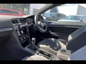 Used Volkswagen Golf 2019 for sale - 75142449: Photo