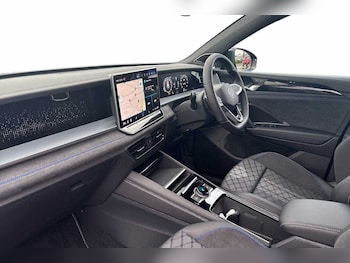 Used Volkswagen Touran 2026 for sale - 78472380: Photo