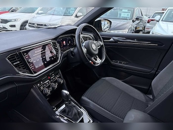 Used Volkswagen T-Roc 2019 for sale - 76296973: Photo