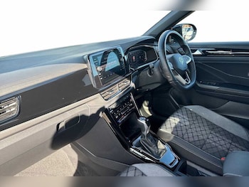 Used Volkswagen T-Roc 2025 for sale - 78172154: Photo