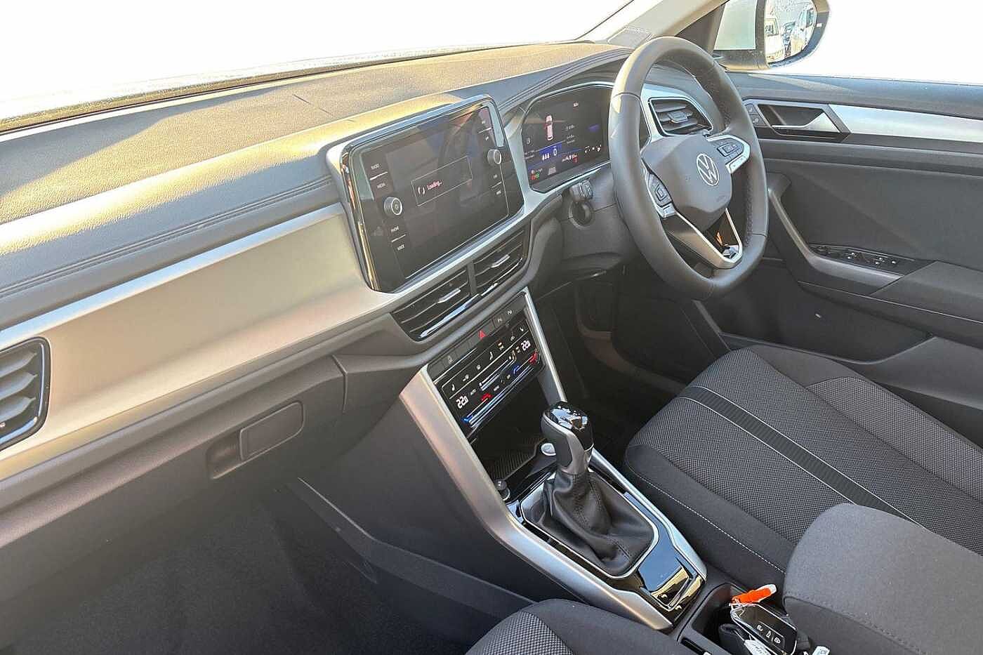 Used Volkswagen T-Roc 2025 for sale - 76837657: Photo 2