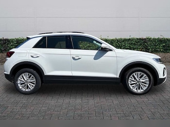 Used Volkswagen T-Roc 2023 for sale - 79117472: Photo