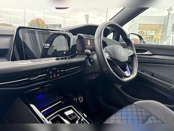 Used Volkswagen Golf 2024 for sale - 76123906: Photo 2